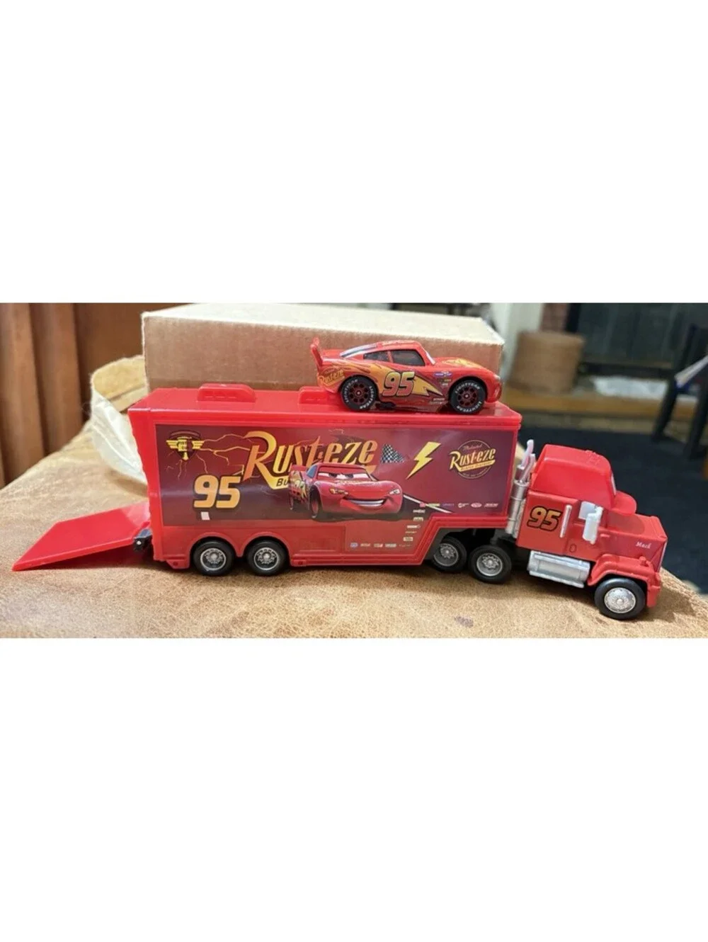 Disney Pixar Cars Mack Lightning McQueen's Hauler 1:55 Scale With Car